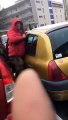 Un homme pris en flagrant délit de vol dans une voiture en France