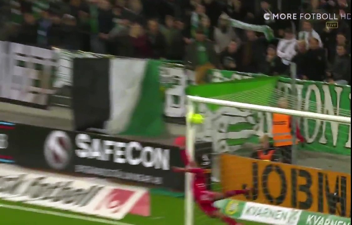 Foot : Un joueur marque et boit... une bière !