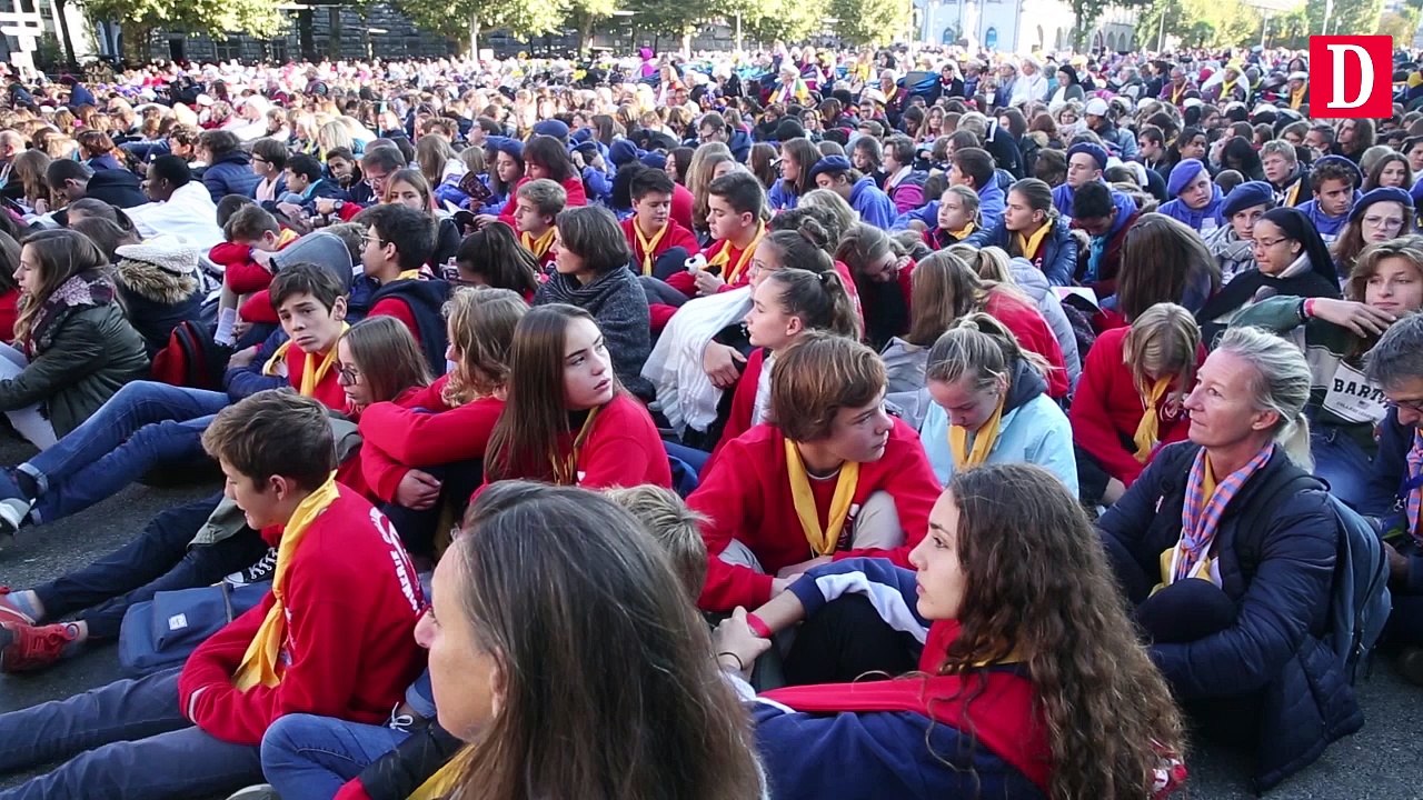 Lourdes, le soleil réchauffe le pélerinage du Rosaire