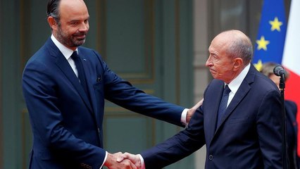 Passation de pouvoir en France : solitude de Collomb, moue de Philippe