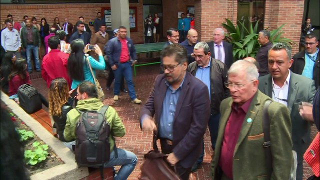 Colombia pide a exjefes de FARC que cumplan el proceso de paz