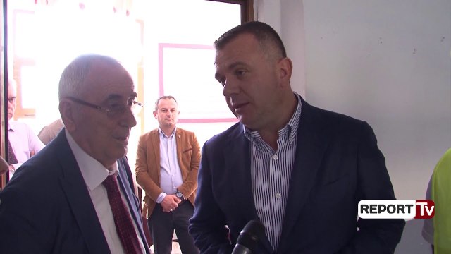 Report Tv-Nis rikonstruksioni i godinës në Mengël, banorët dërgojnë fëmijët në shkollë