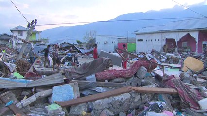 [인도네시아 지진] 사망자 천400명 넘어..."쓰나미에 멈춘 팔루" / YTN