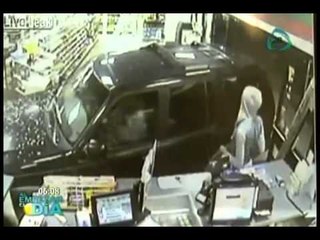 Chica con suerte. Salva la vida tras eludir el impacto de una camioneta