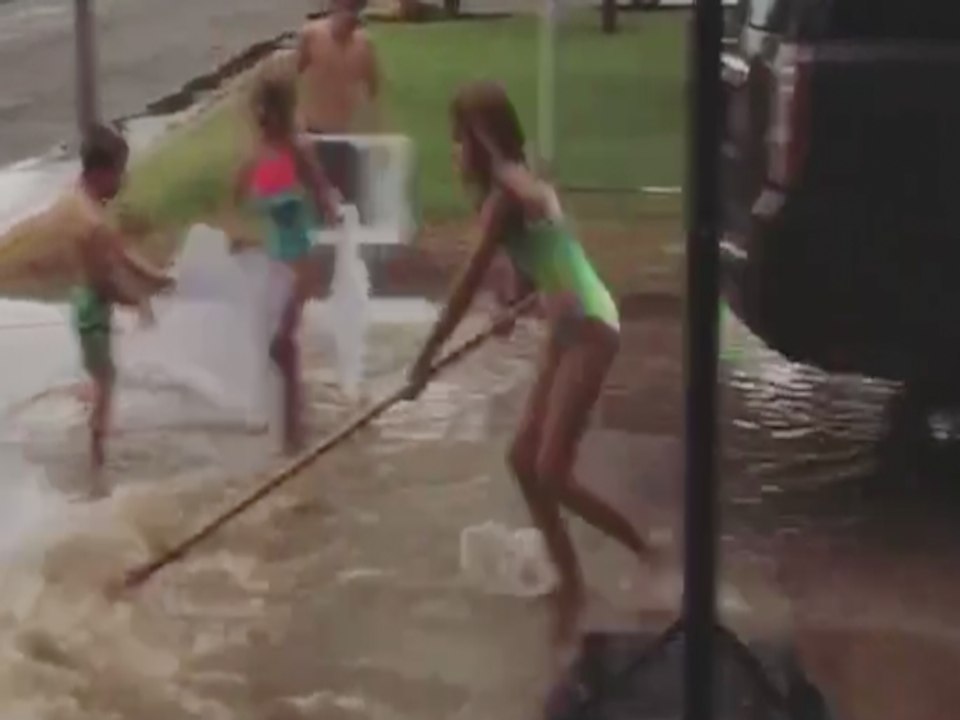 GOOD PARENTING! Mom turns chores into game on rainy day - ABC15 Digital