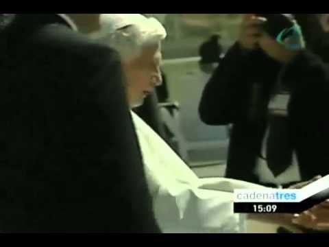 Benedicto XVI aterrizó al aeropuerto de Santiago de Cuba y fue recibido por Raúl Castro
