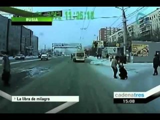 Un hombre es arrollado en Rusia por un automóvil