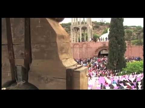 Pañhé celebra su feria patronal con tradicional lluvia de canastas