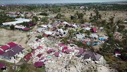 دمار هائل جراء التسونامي في قرية بتوبو الإندونيسية