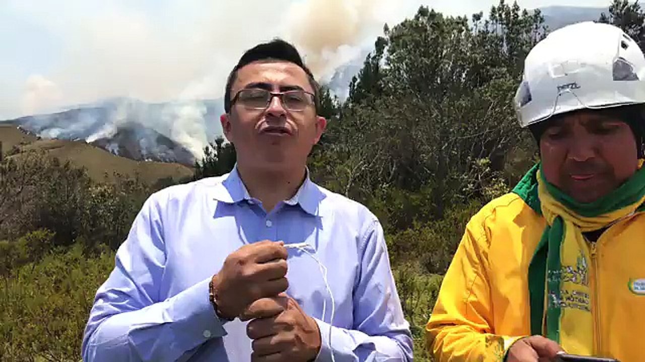 EN VIVO desde el cerro Atacazo. Segundo informe sobre el incendio que se reactivó hace una hora. Reporta Diego Bravo Carvajal.