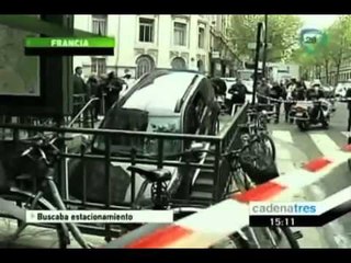 Conductor confunde la entrada del metro con la entrada de un estacionamiento
