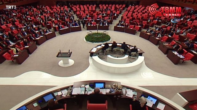 Türk Silahlı Kuvvetleri'nin bir yıl daha Irak ve Suriye sınır ötesi operasyon yetkisi veren Cumhurbaşkanlığı tezkeresi TBMM'de kabul edildi