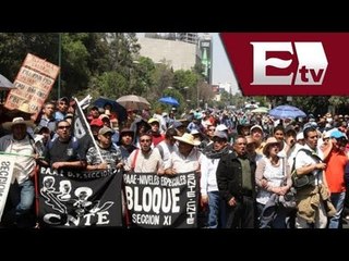 CNTE se manifiesta afuera de embajadas / Titulares de la mañana Vianey Esquinca