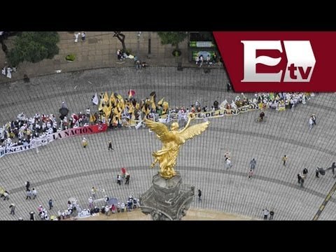 Perredistas forman cadena humana en rechazo de la Reforma Energética / Vianney Esquinca