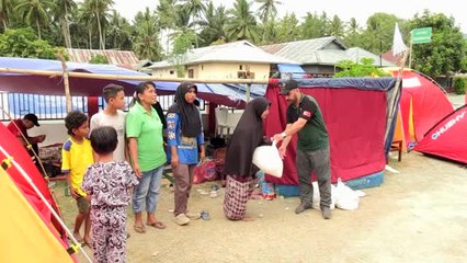 Türkiye, Endonezya'daki Depremzedelerin Yaralarını Sarıyor