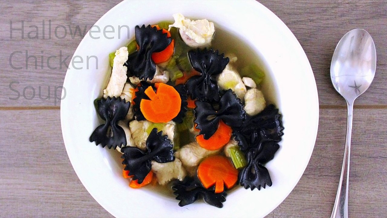 “Tenebrosa” Sopa de Pollo para Halloween