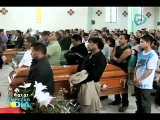 Suman 12 muertos por accidente de autobús en Uruapan, Michoacán