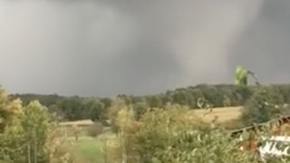 Local Resident Films Townville Tornado From Backyard