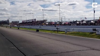 لحظة انفجار سيارة سباق فور تجاوزها خط النهاية