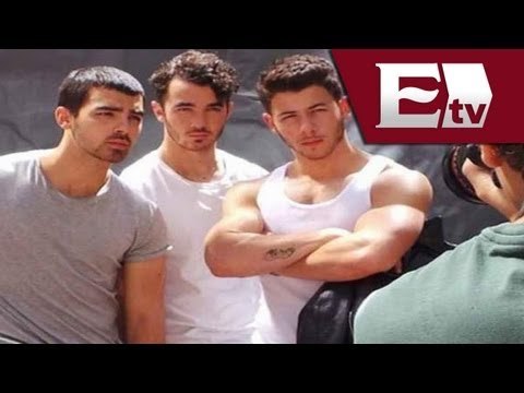Los Jonas Brothers realizan sesión de fotos para revista gay / Función con Joanna Vega - Biestro