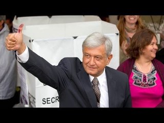 López Obrador emite su voto en Coyoacán