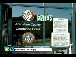 Levantan 142 cargos para el asesino de Colorado