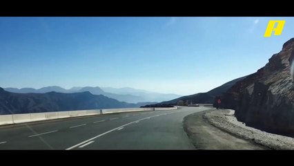 هيثم عبيد يحقق حلم ضيفه بقيادة فيراري على الطرق الجبلية.. شاهد المغامرة في عيش الدور