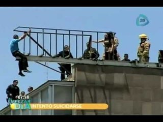 Intento de suicidio pone en jaque a decenas de policías