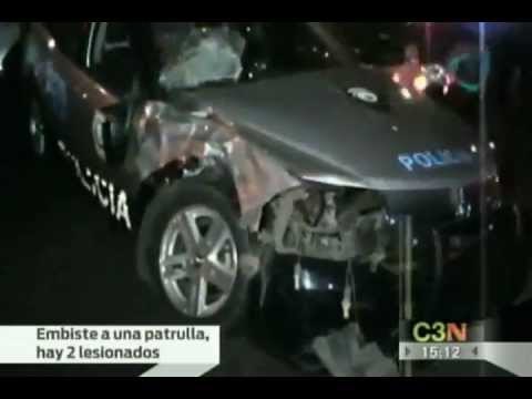 Camioneta embiste a patrulla y deja 2 lesionados