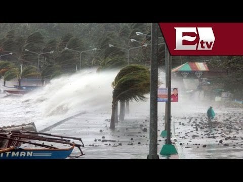 Filipinas es azotado por el tifón Haiyan / Armando Gallegos y Kimberly Armengol