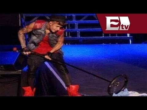 Justin Bieber se disculpa por limpiar el piso con bandera argentina / Justin Bieber apologizes