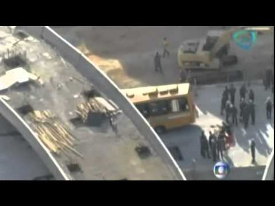 Colapsa puente vehicular en Belo Horizonte, Brasil, dejando dos muertos y 19 heridos