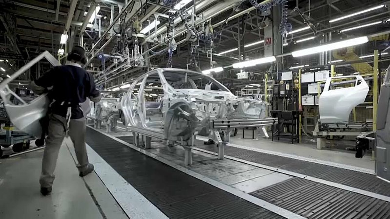 Parigi, al salone dell'auto con la paura di Brexit