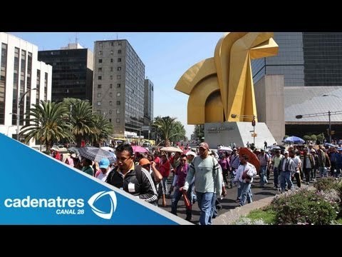 Maestros de la CNTE marchan nuevamente a Los Pinos y causan caos en la ciudad