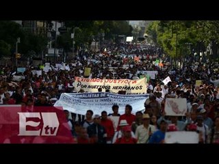 Marchan en autopista del Sol por caso Iguala / Vianey Esquinca