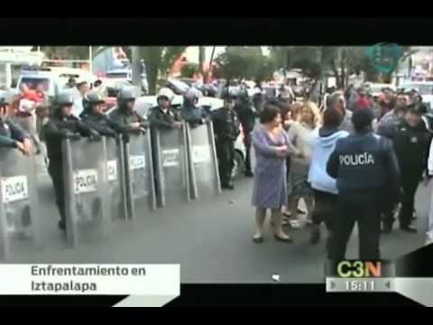 Riña en Iztapalapa entre personal del INVEA y taxistas piratas