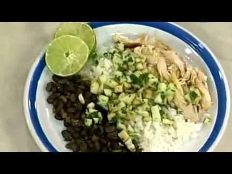 Cocinemos Juntos. Ensalada de frijoles, arroz, pollo y manzana