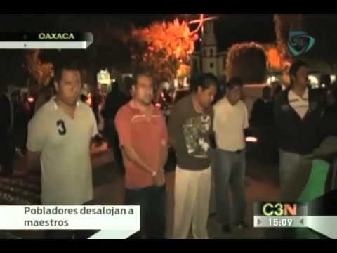 Maestros del SNTE desalojados por pobladores de Oaxaca