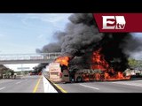 Queman camiones y bloquean carretera de Michoacán / Excélsior Informa
