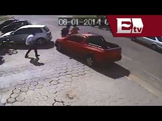 Ladrones son arrollados al intentar robar un auto / Andrea Newman