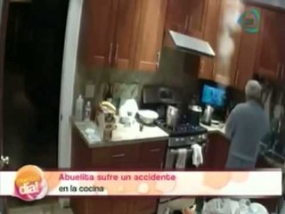Descuido de Abuelita casi le cuesta la vida al incendiarse la ropa