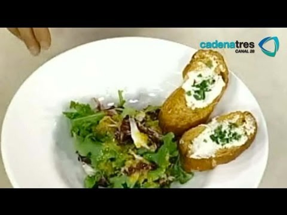 Receta de como preparar ensalada de arúgula y radicchio con aderezo de pimientos. Receta mexicana
