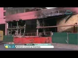 Retiran cruces y mantas del casino Royale