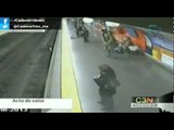 Policía rescata a mujer que cae a las vías del tren en España