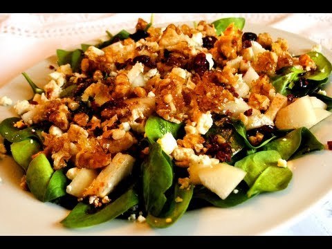 Ensalada de Espinacas con Pera y Nueces caramelizadas / Recetas de ensaladas