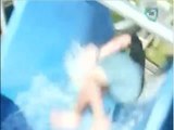 Joven reta a la muerte en tobogán acuático / videos extremos / videos sorprendentes