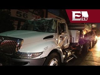 Camión con arena vuelca en la glorieta de La Raza / Titulares con Vianey Esquinca