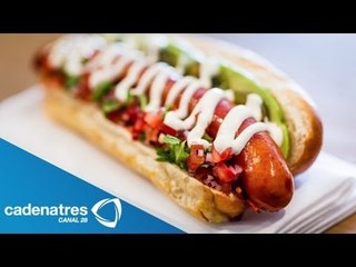 Receta de hot dogs con chutney de mango y relish de cebolla morada. Receta de chutney
