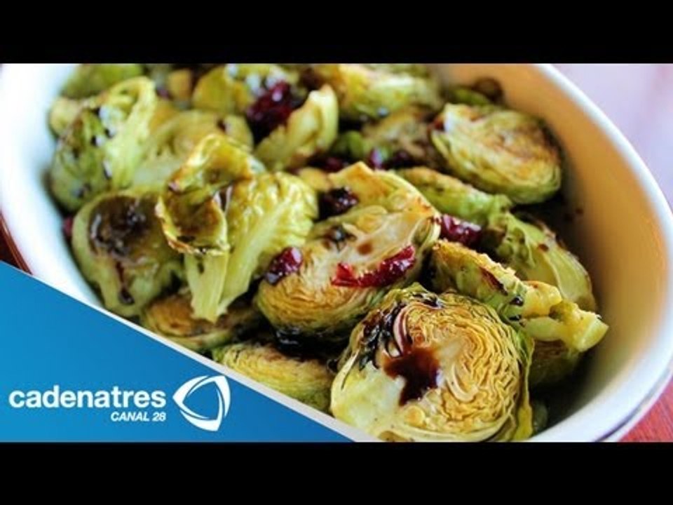 Receta para preparar coles de bruselas con aderezo de semilla de mostaza y nueces glaseadas