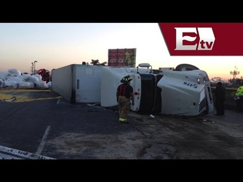 Volcadura de tráiler en Tlalpan complica la circulación / Titulares con Vianey Esquinca
